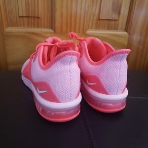 Nike Shoes - Nike Air Max Nike Shoes - Nike Air Max